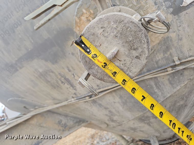 image for item OJ9075 Pneumatic dry bulk trailer