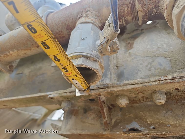 image for item OJ9075 Pneumatic dry bulk trailer