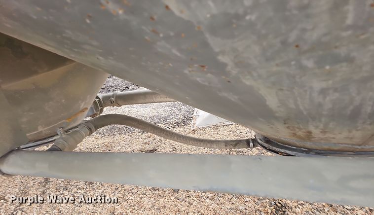 image for item OJ9075 Pneumatic dry bulk trailer