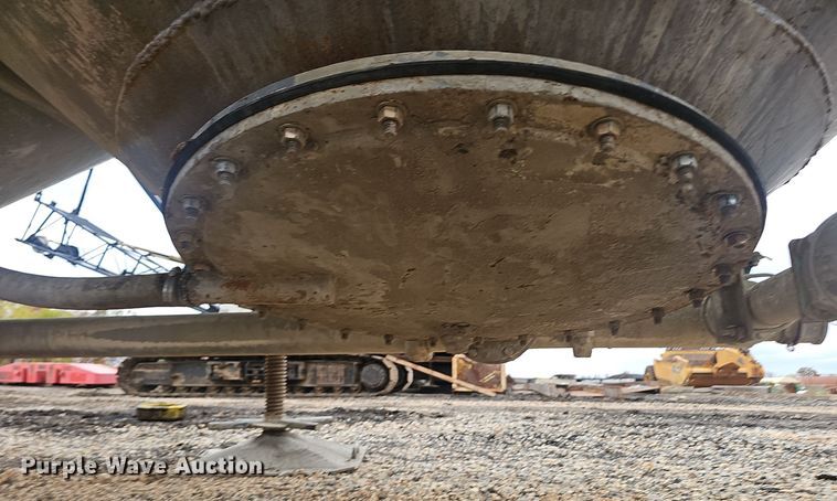 image for item OJ9075 Pneumatic dry bulk trailer