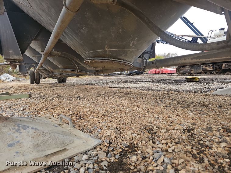 image for item OJ9075 Pneumatic dry bulk trailer