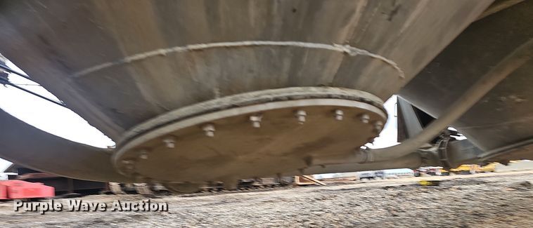 image for item OJ9075 Pneumatic dry bulk trailer