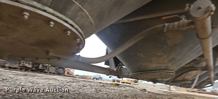 image for item OJ9075 Pneumatic dry bulk trailer