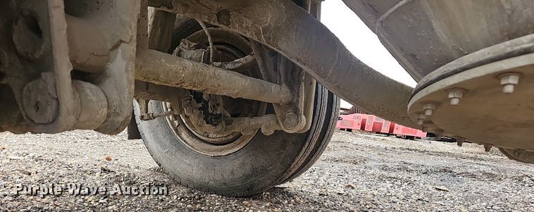 image for item OJ9075 Pneumatic dry bulk trailer