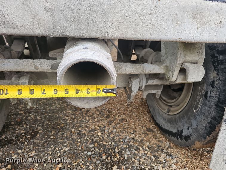 image for item OJ9075 Pneumatic dry bulk trailer