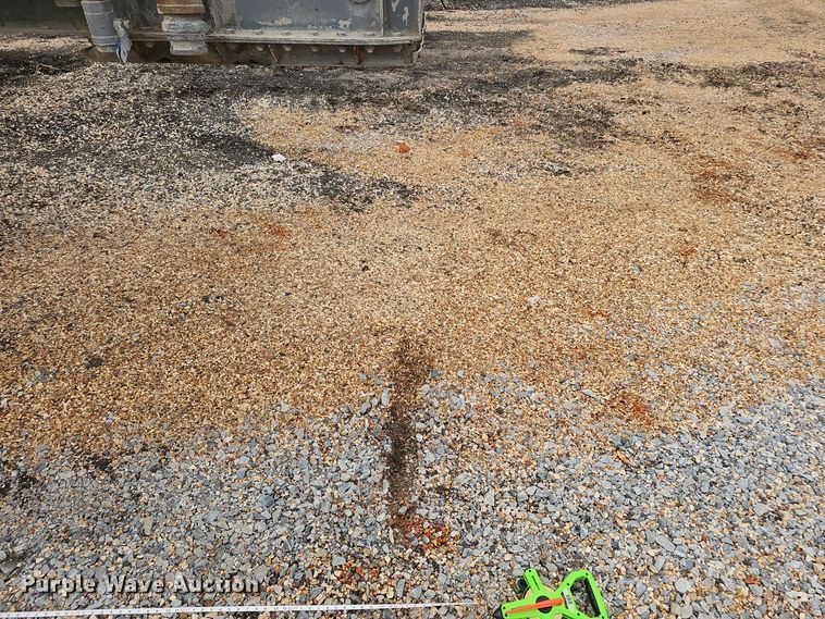 image for item OJ9075 Pneumatic dry bulk trailer