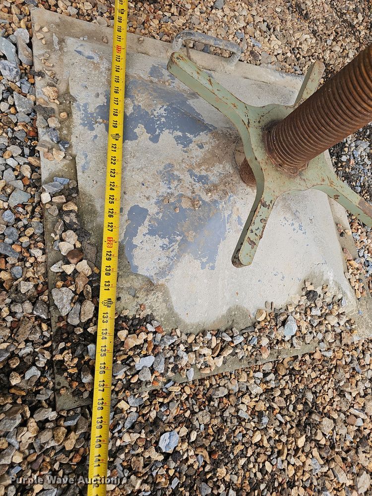 image for item OJ9075 Pneumatic dry bulk trailer