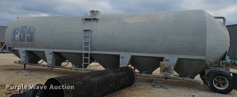 image for item OJ9076 Pneumatic dry bulk trailer