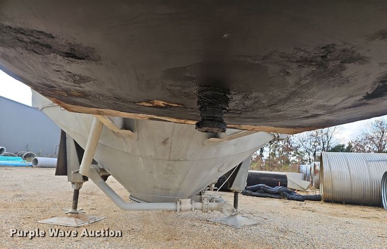 image for item OJ9076 Pneumatic dry bulk trailer