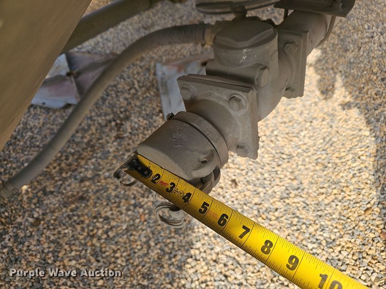 image for item OJ9076 Pneumatic dry bulk trailer