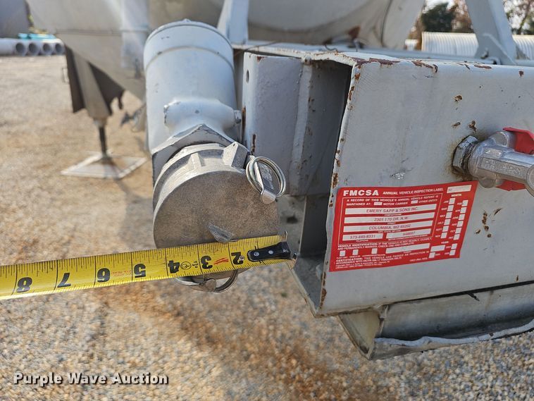 image for item OJ9076 Pneumatic dry bulk trailer