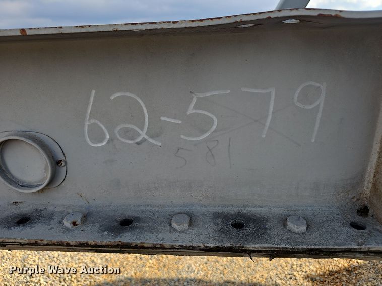 image for item OJ9076 Pneumatic dry bulk trailer