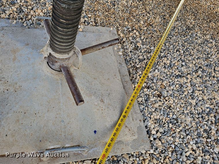 image for item OJ9076 Pneumatic dry bulk trailer