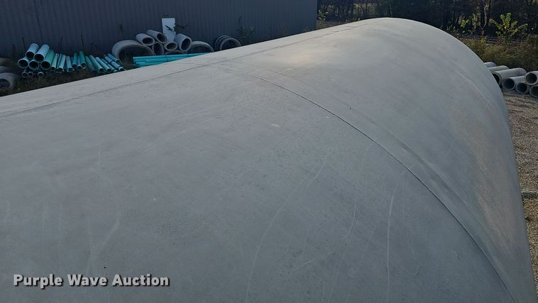 image for item OJ9076 Pneumatic dry bulk trailer