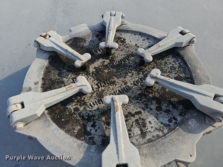 image for item OJ9076 Pneumatic dry bulk trailer