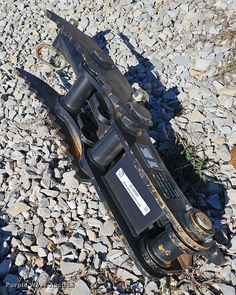 image for item OJ9099 2023 LandHero THUMB5-6T backhoe thumb