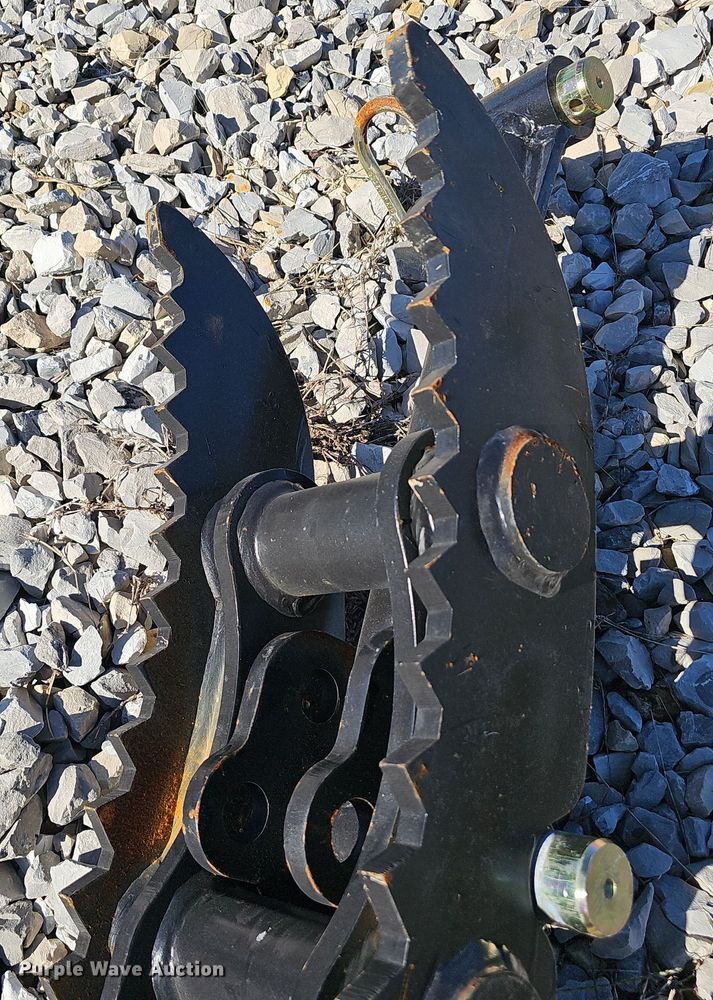 image for item OJ9099 2023 LandHero THUMB5-6T backhoe thumb