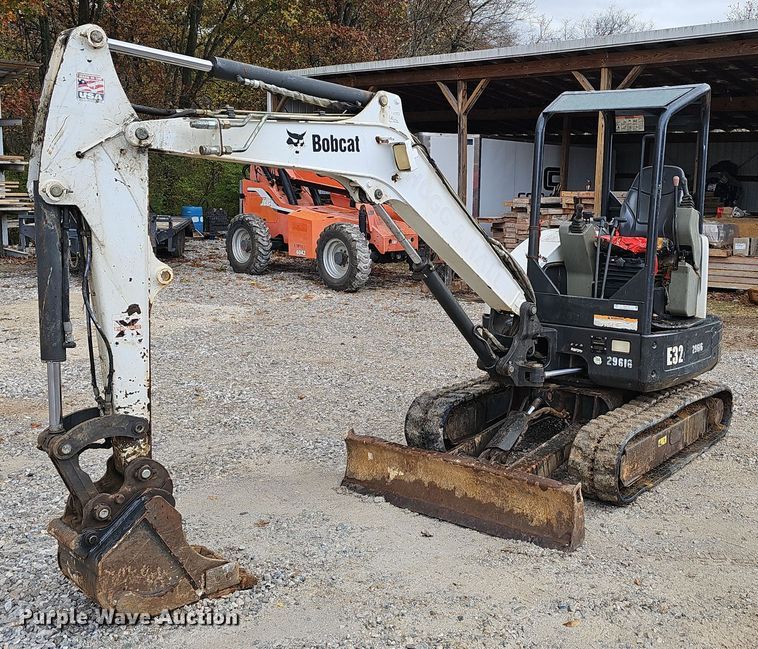 image for item OJ9112 2012 Bobcat E32 mini excavator