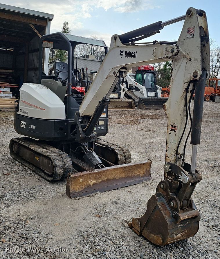 image for item OJ9112 2012 Bobcat E32 mini excavator