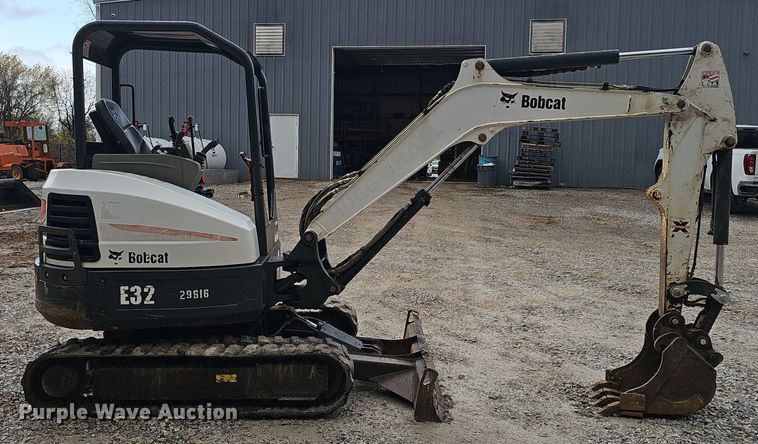image for item OJ9112 2012 Bobcat E32 mini excavator