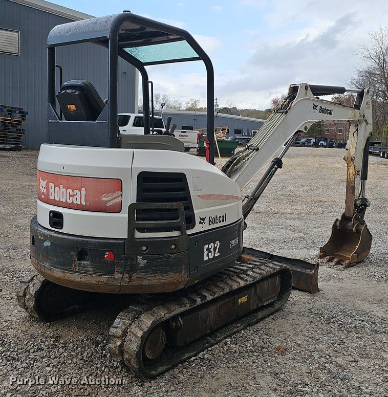 image for item OJ9112 2012 Bobcat E32 mini excavator