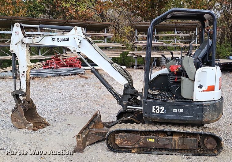 image for item OJ9112 2012 Bobcat E32 mini excavator