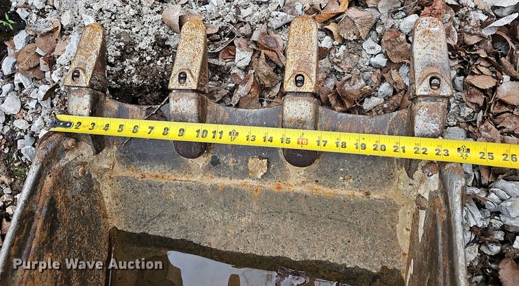 image for item OJ9112 2012 Bobcat E32 mini excavator