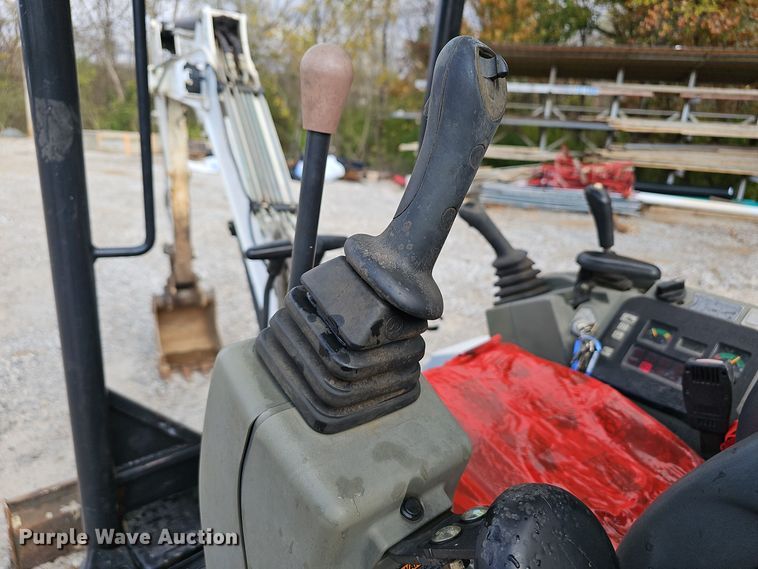 image for item OJ9112 2012 Bobcat E32 mini excavator
