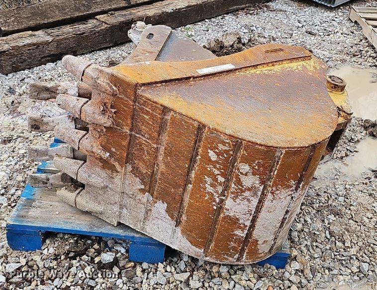 image for item OJ9114 (2) Caterpillar buckets