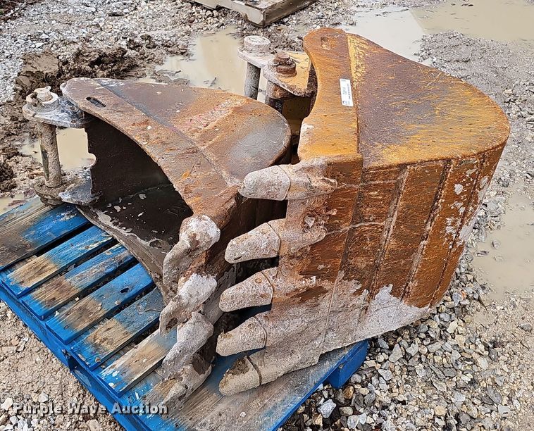 image for item OJ9114 (2) Caterpillar buckets