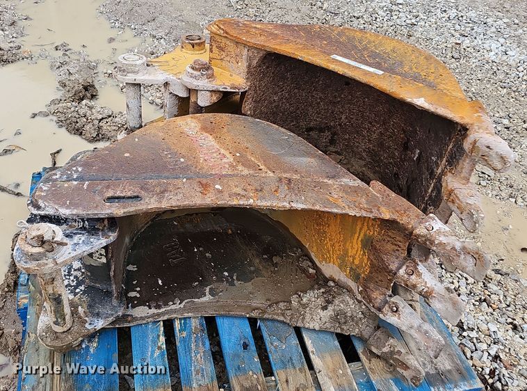 image for item OJ9114 (2) Caterpillar buckets