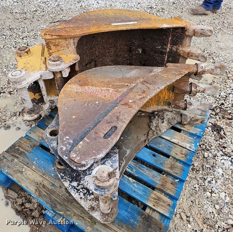 image for item OJ9114 (2) Caterpillar buckets