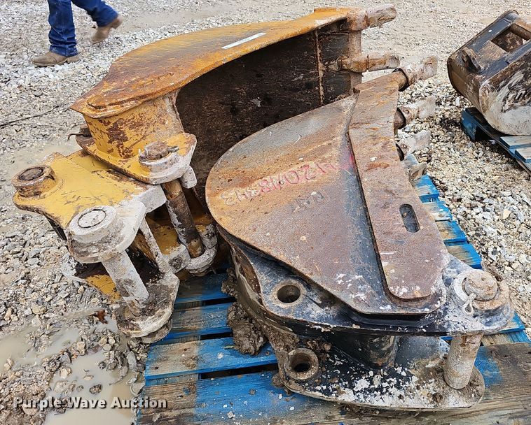 image for item OJ9114 (2) Caterpillar buckets