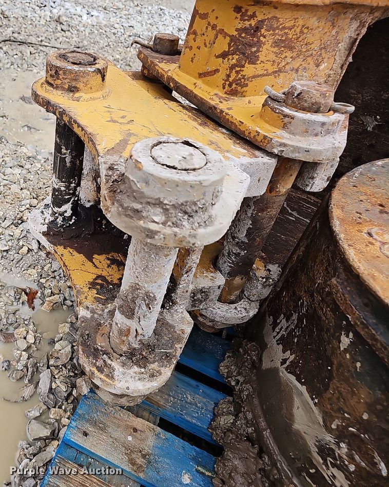 image for item OJ9114 (2) Caterpillar buckets