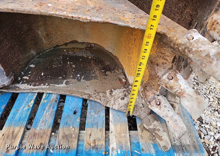 image for item OJ9114 (2) Caterpillar buckets