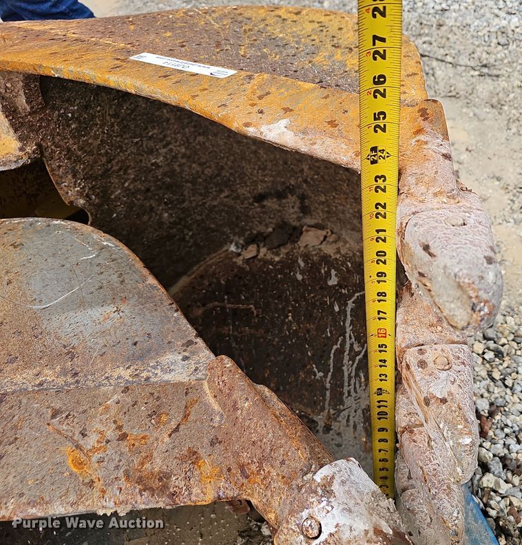 image for item OJ9114 (2) Caterpillar buckets