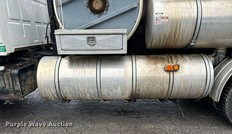 image for item OJ9878 2001 Sterling  L7500 sewer rodder truck