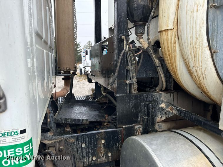 image for item OJ9878 2001 Sterling  L7500 sewer rodder truck