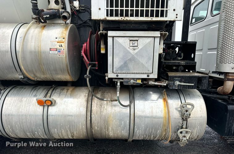 image for item OJ9878 2001 Sterling  L7500 sewer rodder truck