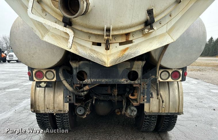 image for item OJ9878 2001 Sterling  L7500 sewer rodder truck