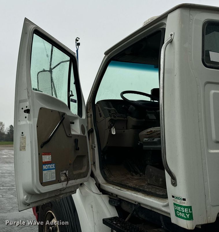 image for item OJ9878 2001 Sterling  L7500 sewer rodder truck