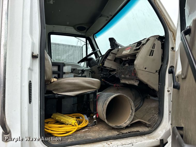 image for item OJ9878 2001 Sterling  L7500 sewer rodder truck