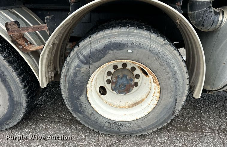 image for item OJ9878 2001 Sterling  L7500 sewer rodder truck