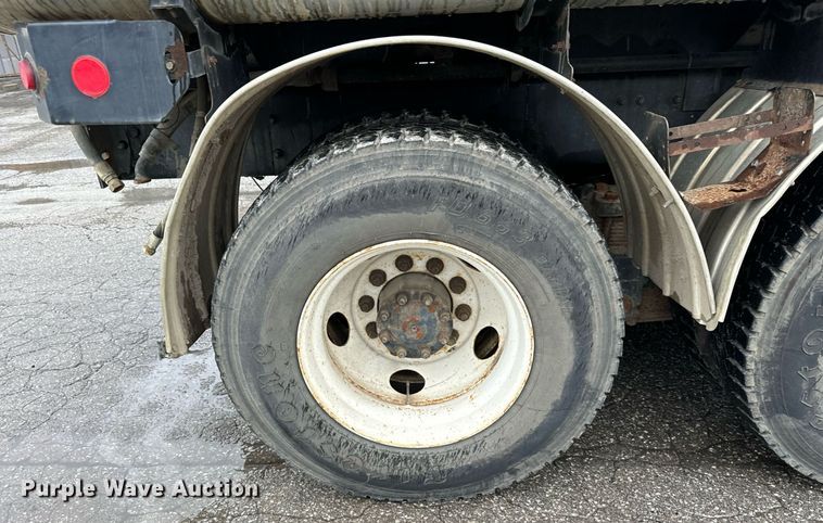 image for item OJ9878 2001 Sterling  L7500 sewer rodder truck