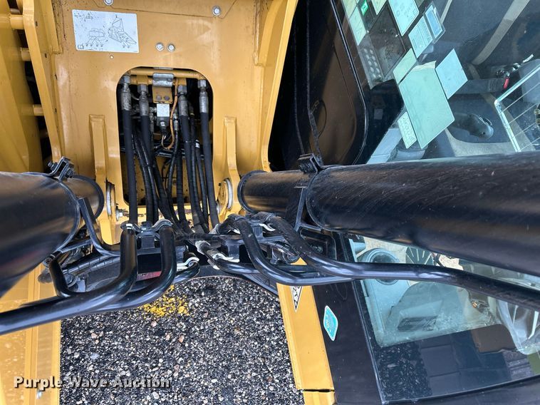 image for item YA0039 2019 Caterpillar 325F L excavator