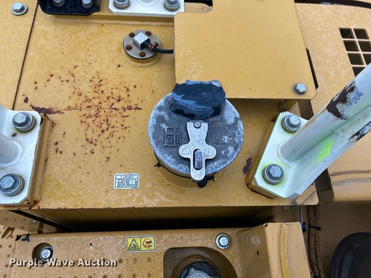 image for item YA0039 2019 Caterpillar 325F L excavator