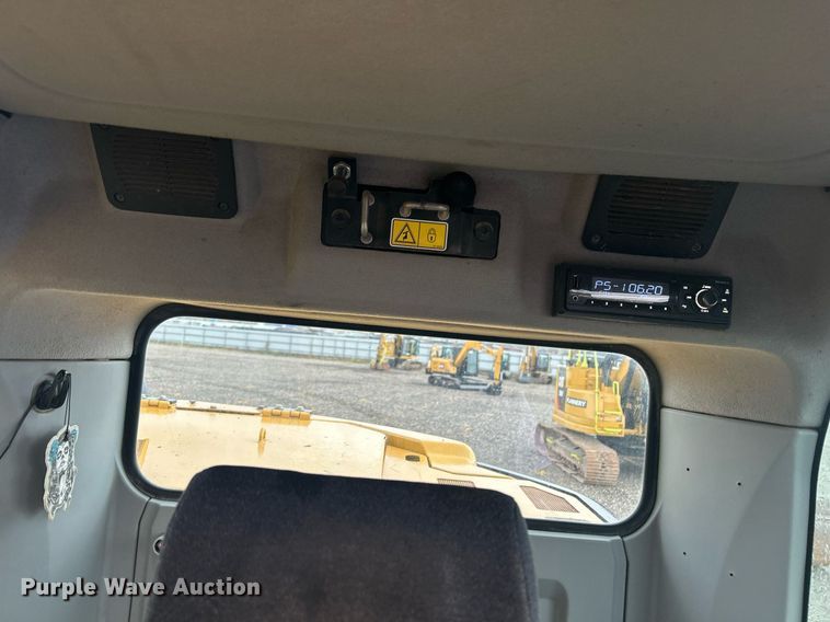 image for item YA0039 2019 Caterpillar 325F L excavator