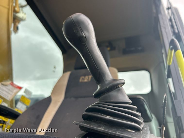 image for item YA0039 2019 Caterpillar 325F L excavator