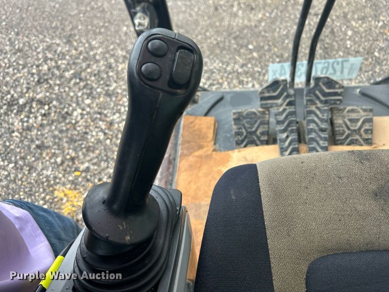 image for item YA0039 2019 Caterpillar 325F L excavator