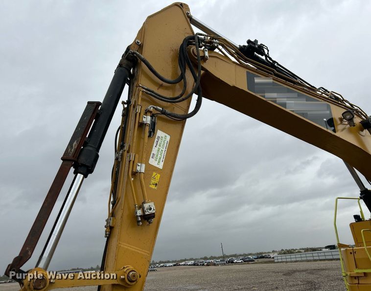 image for item YA0040 2019 Caterpillar 325F L excavator